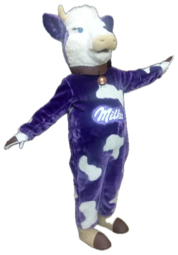 Mascotă vacă mov cu pete albe, cu brațele deschise